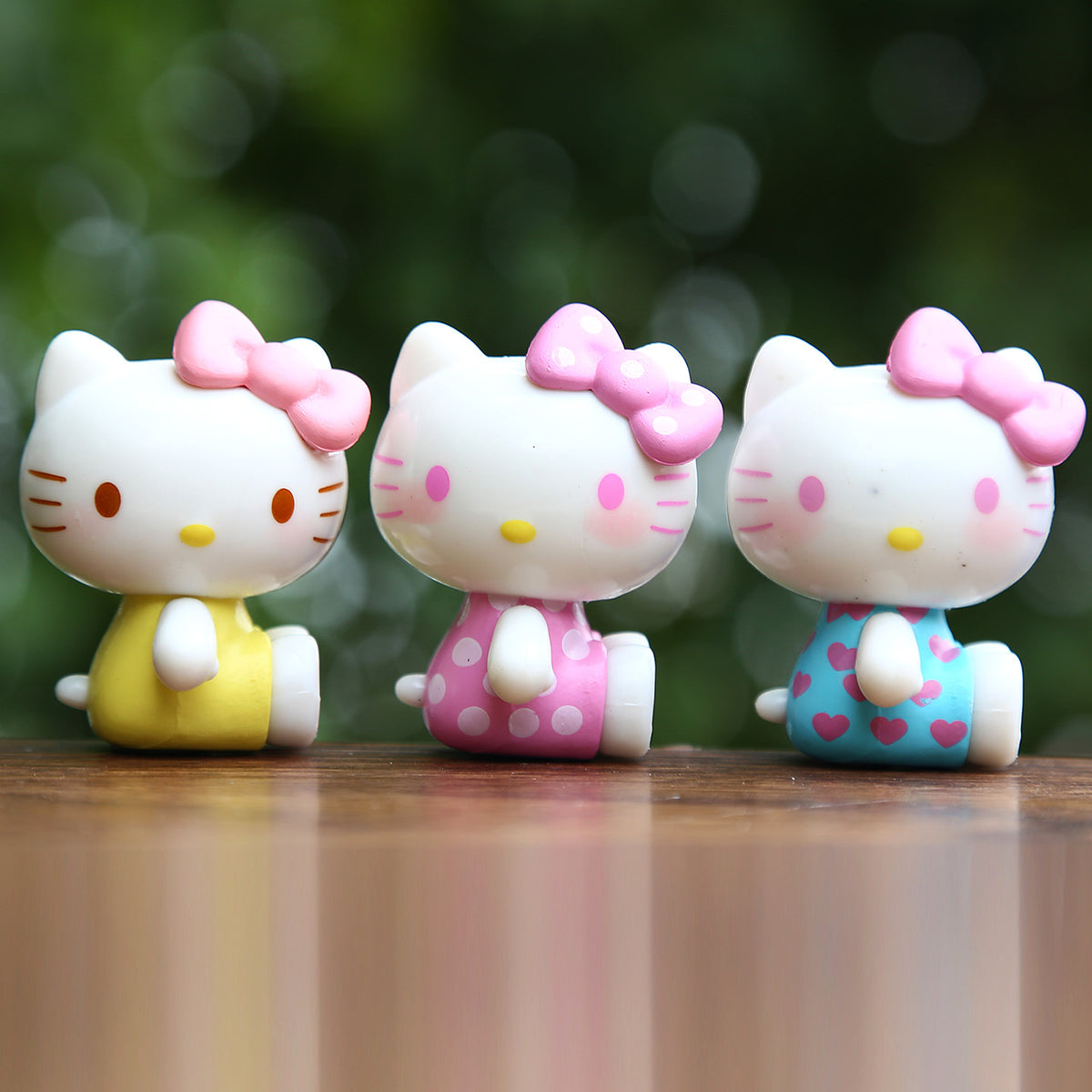 Hello Kitty Rainbow Figure Topper Set