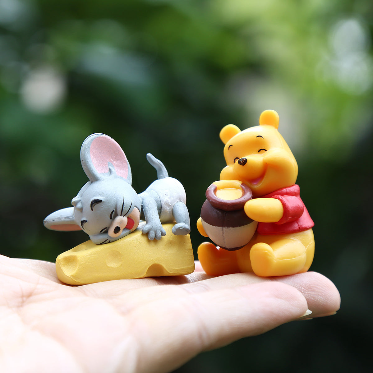 Hugging Disney Figure Topper Set