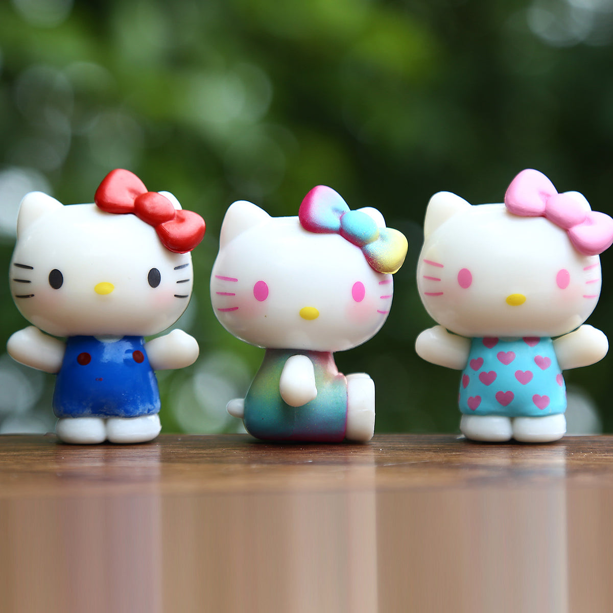Hello Kitty Rainbow Figure Topper Set
