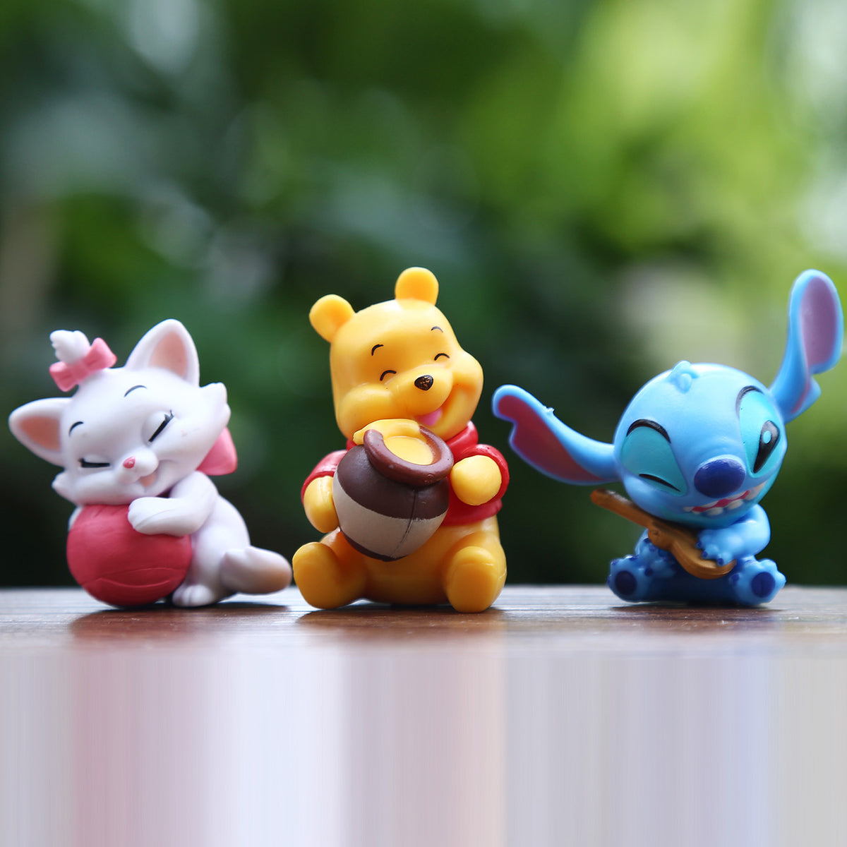 Hugging Disney Figure Topper Set